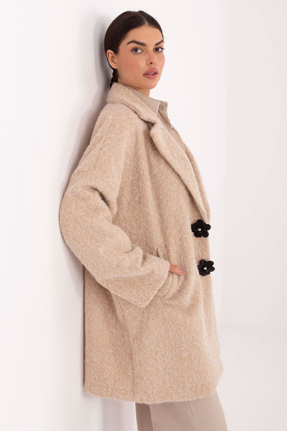 Women's Knee Length Brooch Overcoat — Beige