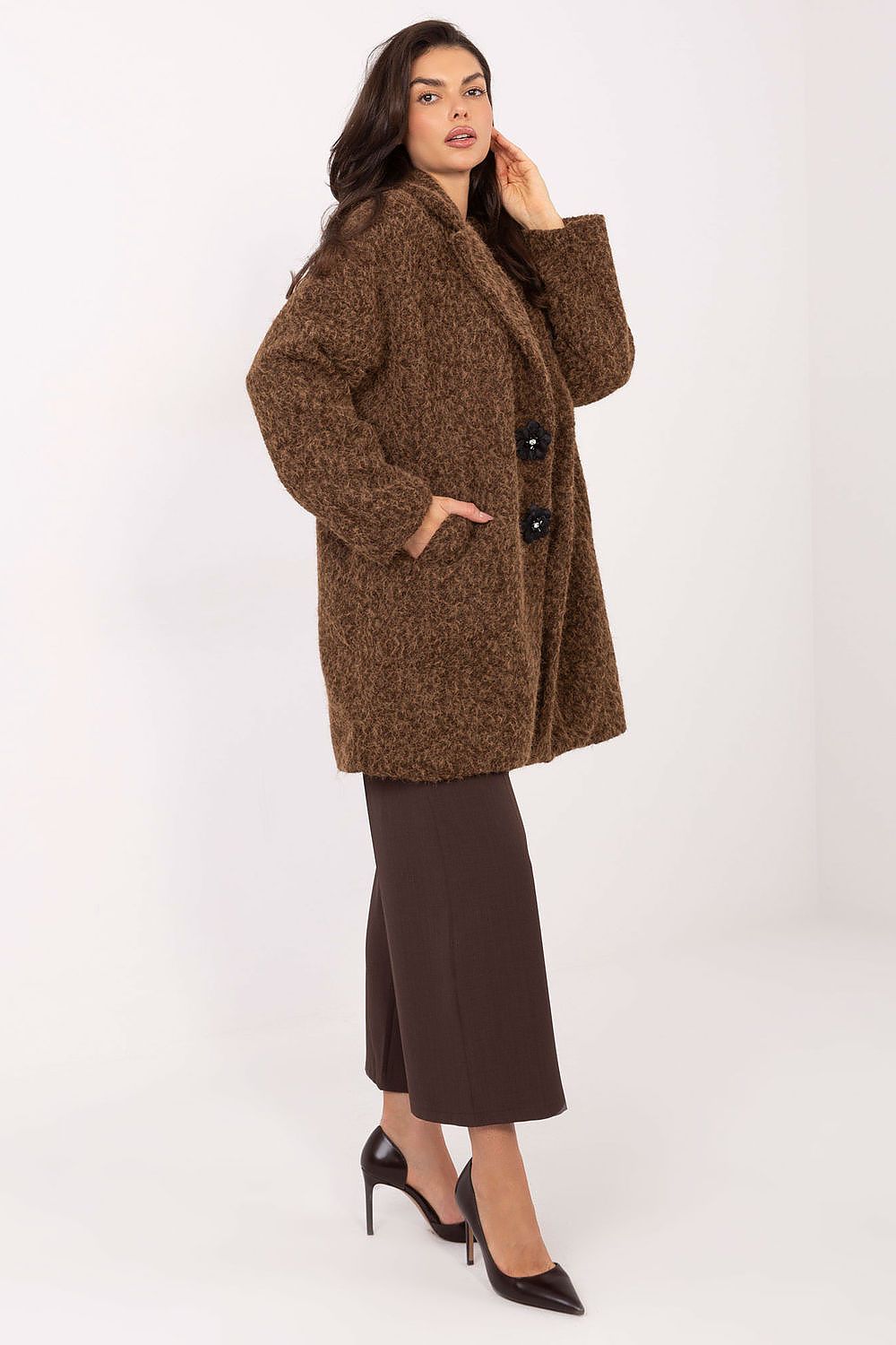 Women's Knee Length Brooch Overcoat — Beige