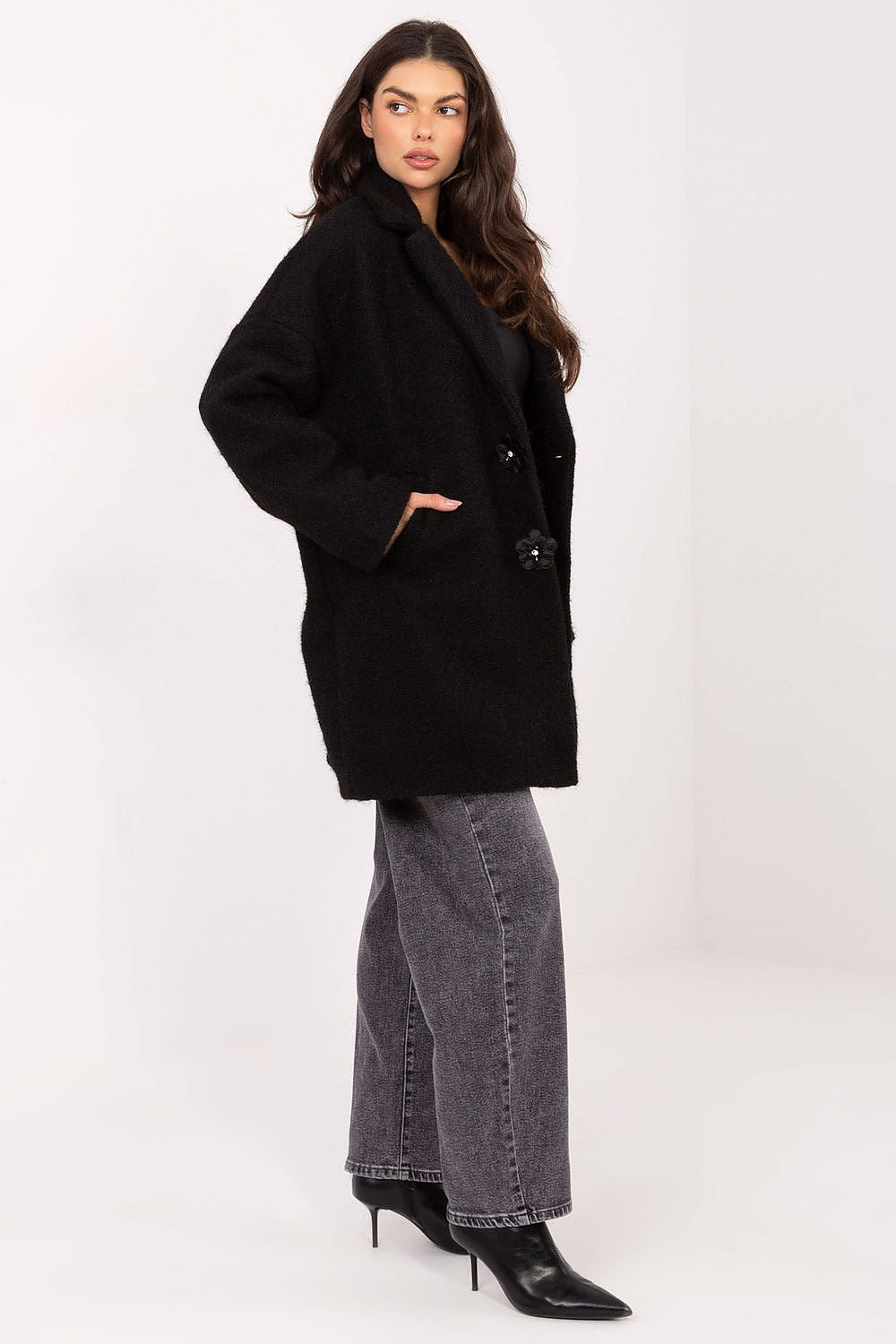 Women's Knee Length Brooch Overcoat — Beige
