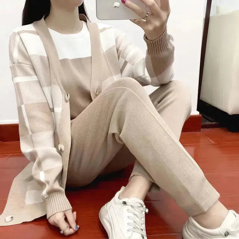 Cozy Knit Colorblock Three-Piece Women Set - Colorblock Knit Set - LeStyleParfait