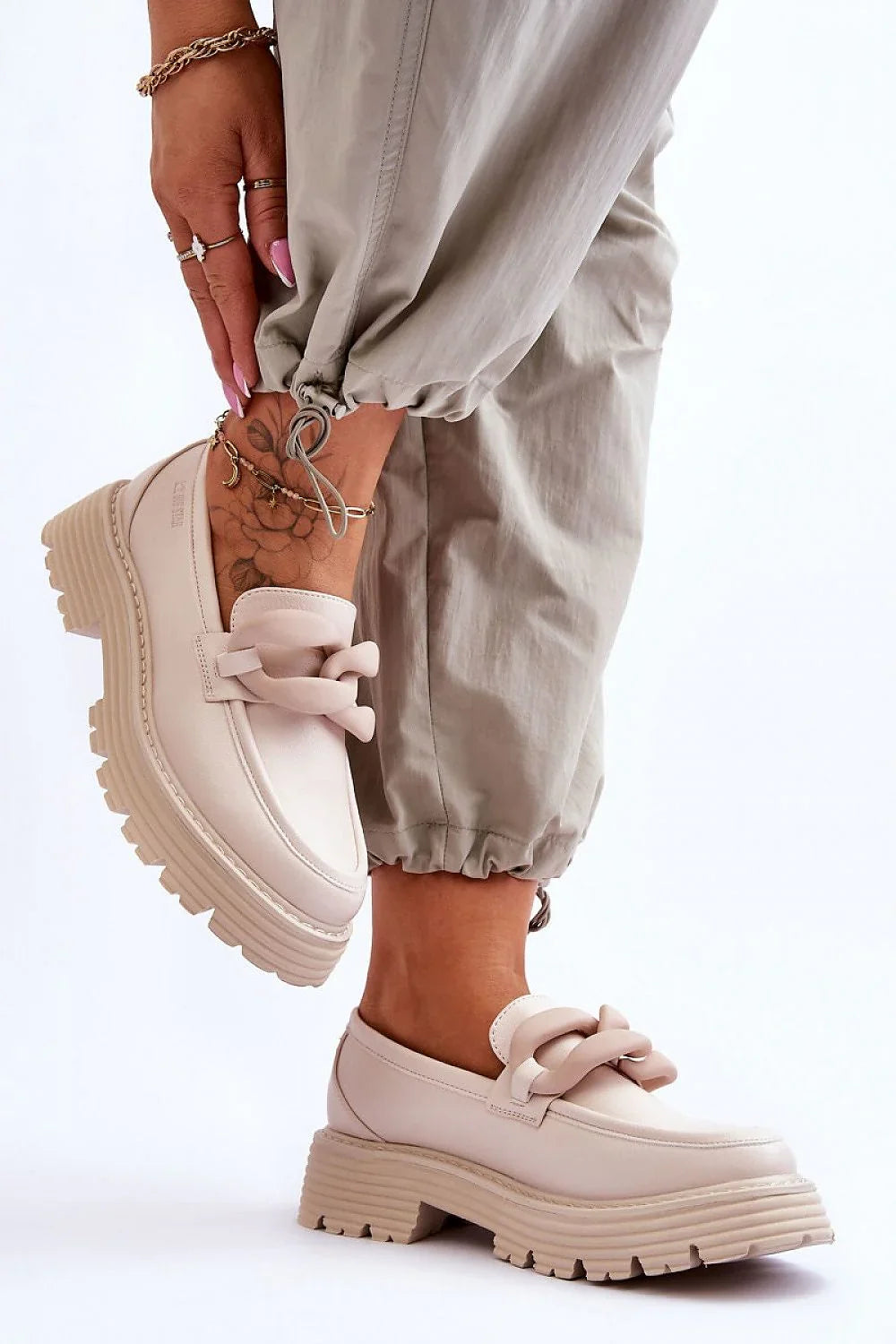 Women’s beige chunky platform moccasin loafers, casual street style women’s chunky loafers for spring and autumn