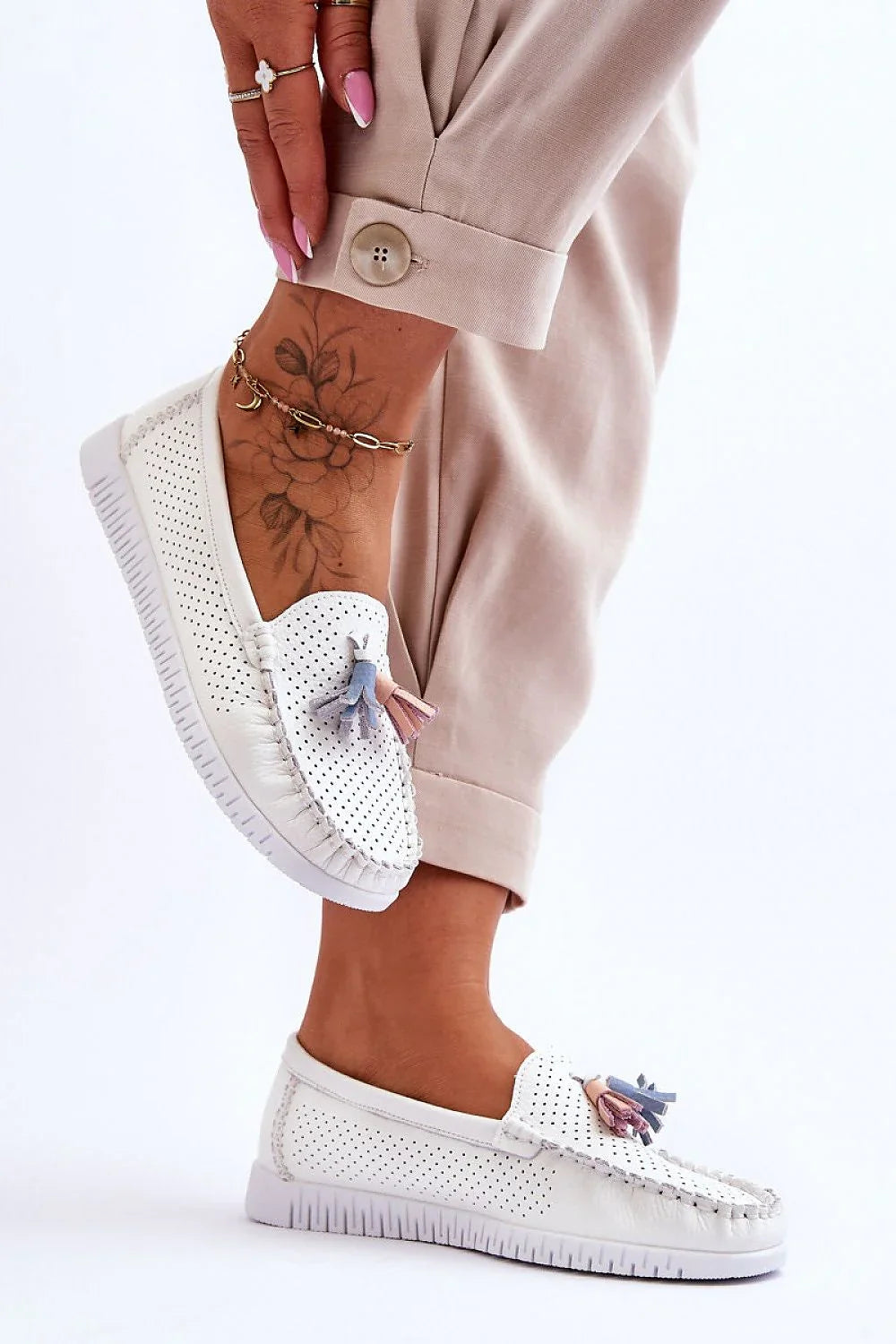 Women’s white and pink tassel perforated leather platform moccasins, breathable women’s platform moccasins