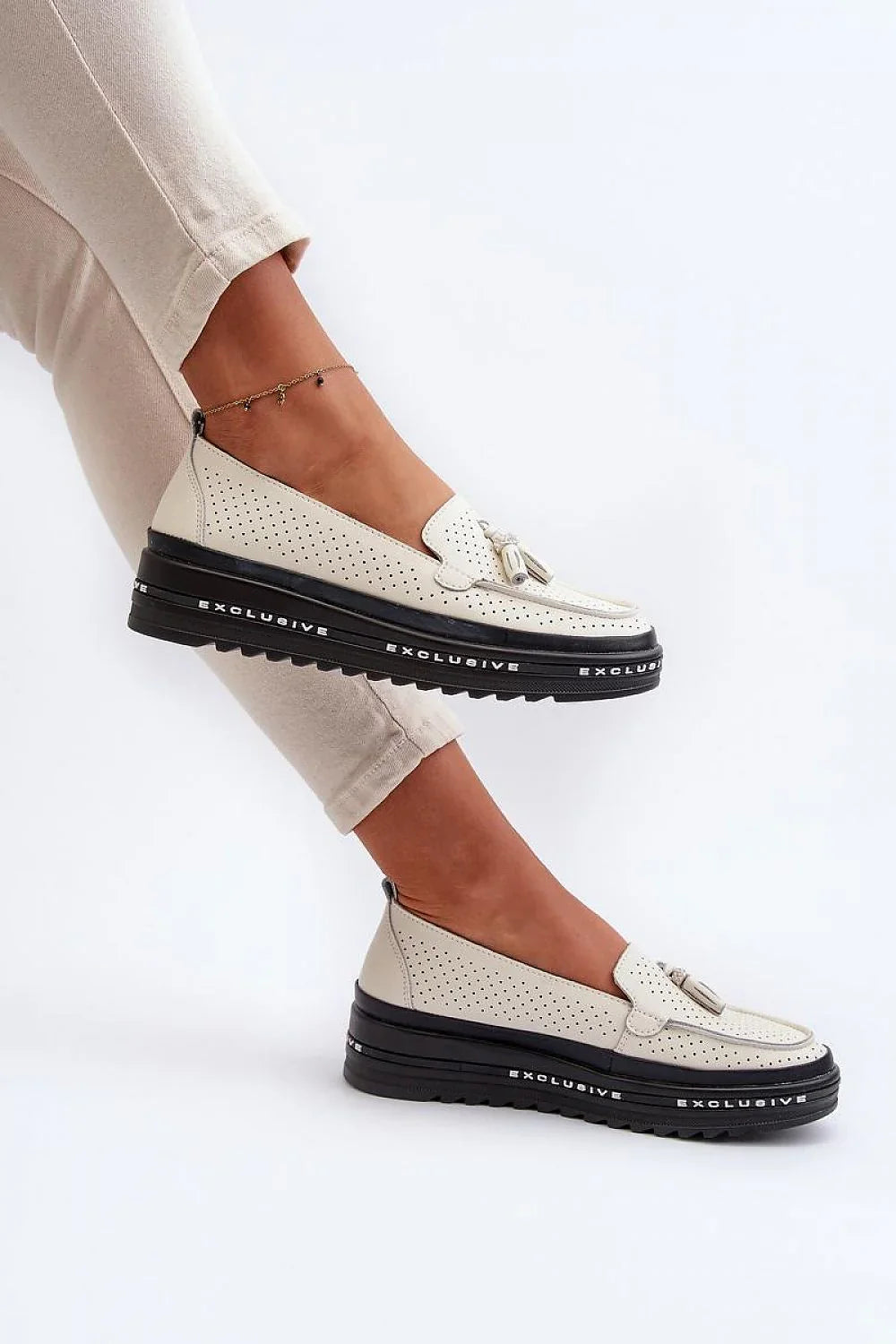 Women’s tassel perforated leather platform moccasins, chunky breathable women’s platform moccasins for spring and autumn